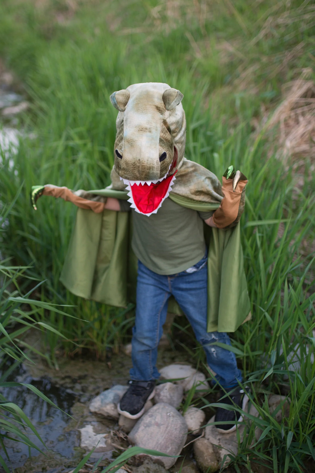 Grandasaurus T-Rex Cape with Claws (PREORDER)