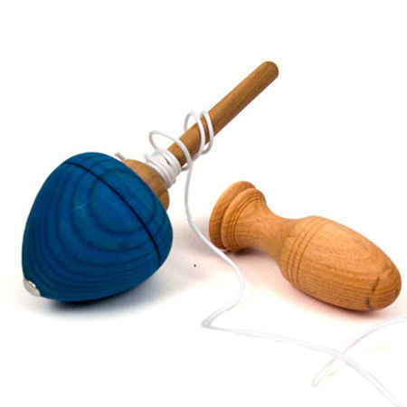 Før I hele verden Sada Pull String Wooden Spinning Top - Things They Love