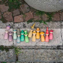 Load image into Gallery viewer, Fancy Nins – 12 Rainbow Peg People with Hats
